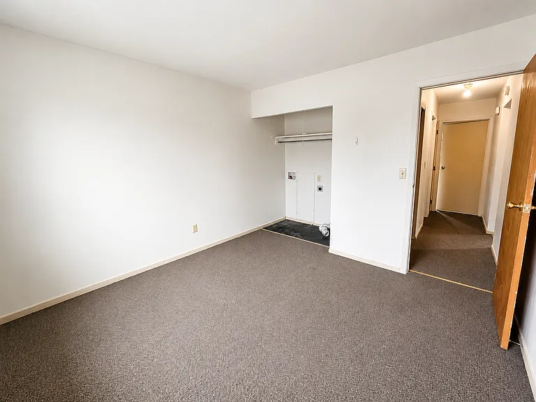 422 1/2 W Spring St #422-1/2 — Photo 8