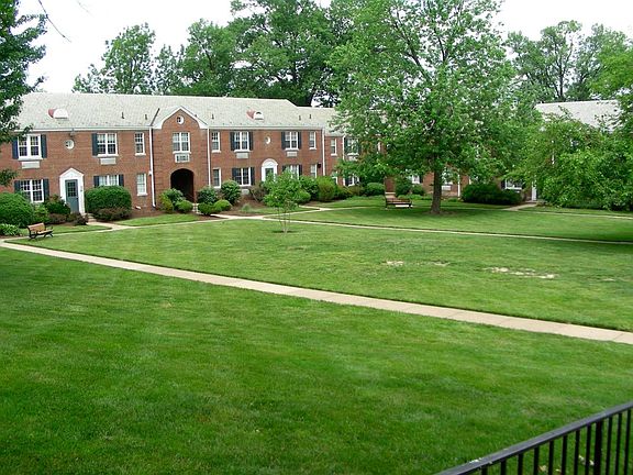 Courtyard area - another view