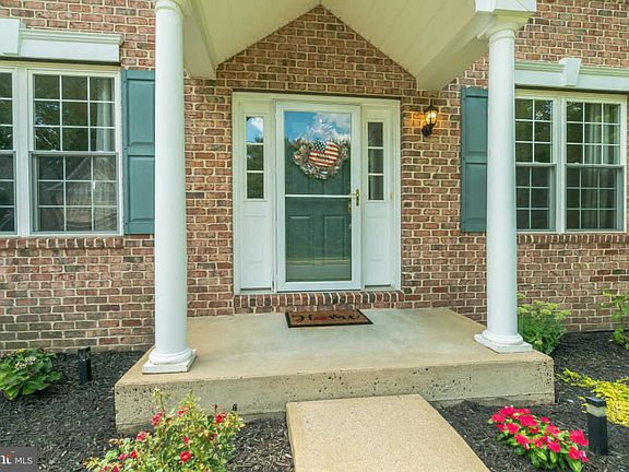2nd image of 304 Highgrove Ln