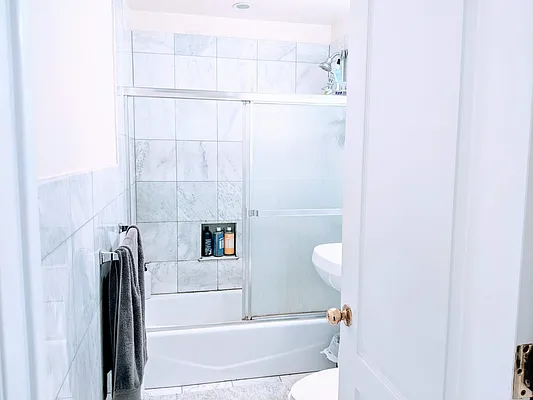 Rented by STREELTY | media 6