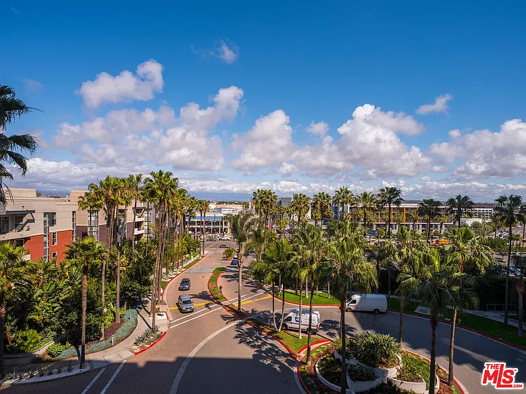13650 Marina Pointe Dr #607 — Photo 4