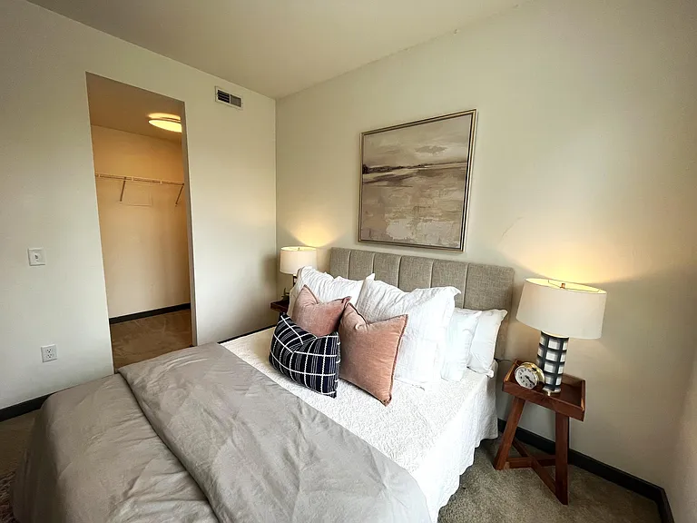 De Tonty Street Apartments — Photo 9