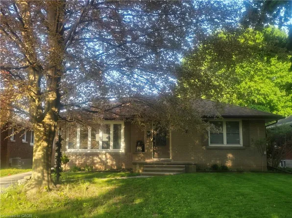 6902 Dell Ave, Niagara Falls, ON L2G 4V8