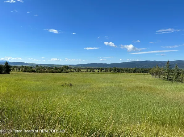 17 Cedar Creek Dr, Thayne, WY 83127