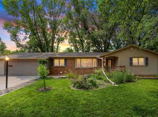 2 Crestwood Cir, Iowa City, IA