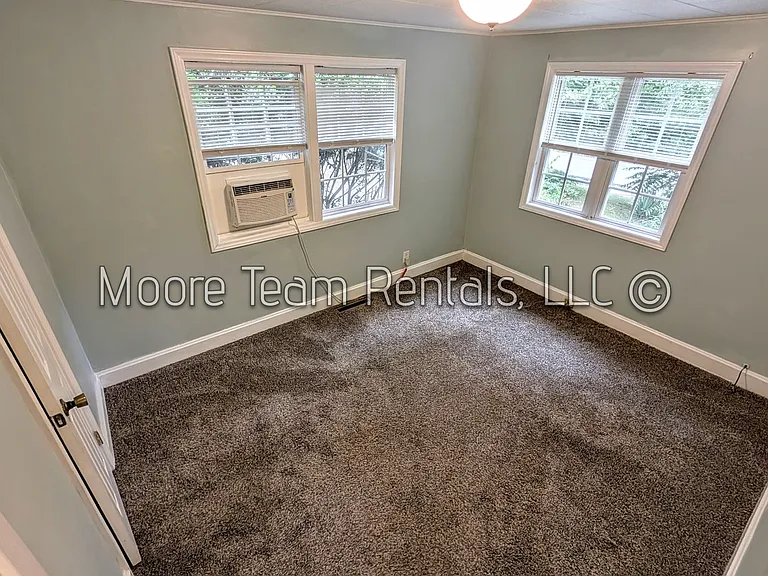 348 Browning Ave — Photo 6