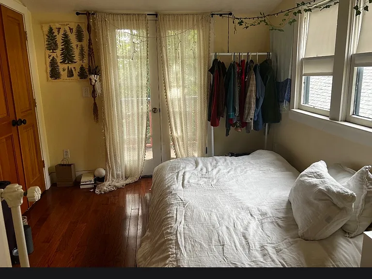 327 N Almond St — Photo 7