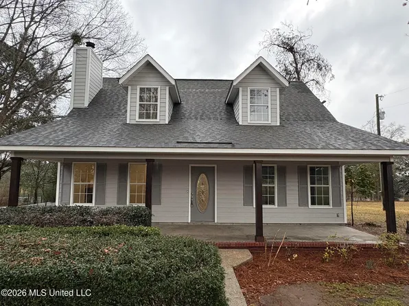 182 Blue Lakes Dr, Lucedale, MS 39452