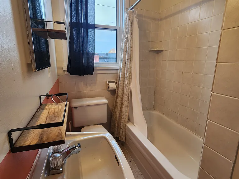 345 Elgin St #D — Photo 8