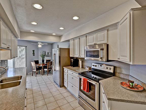 3rd image of 10144 W Pineaire Dr