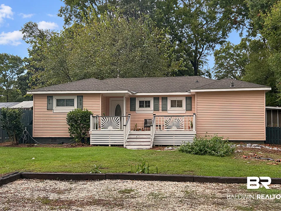 159 Pecan Ave