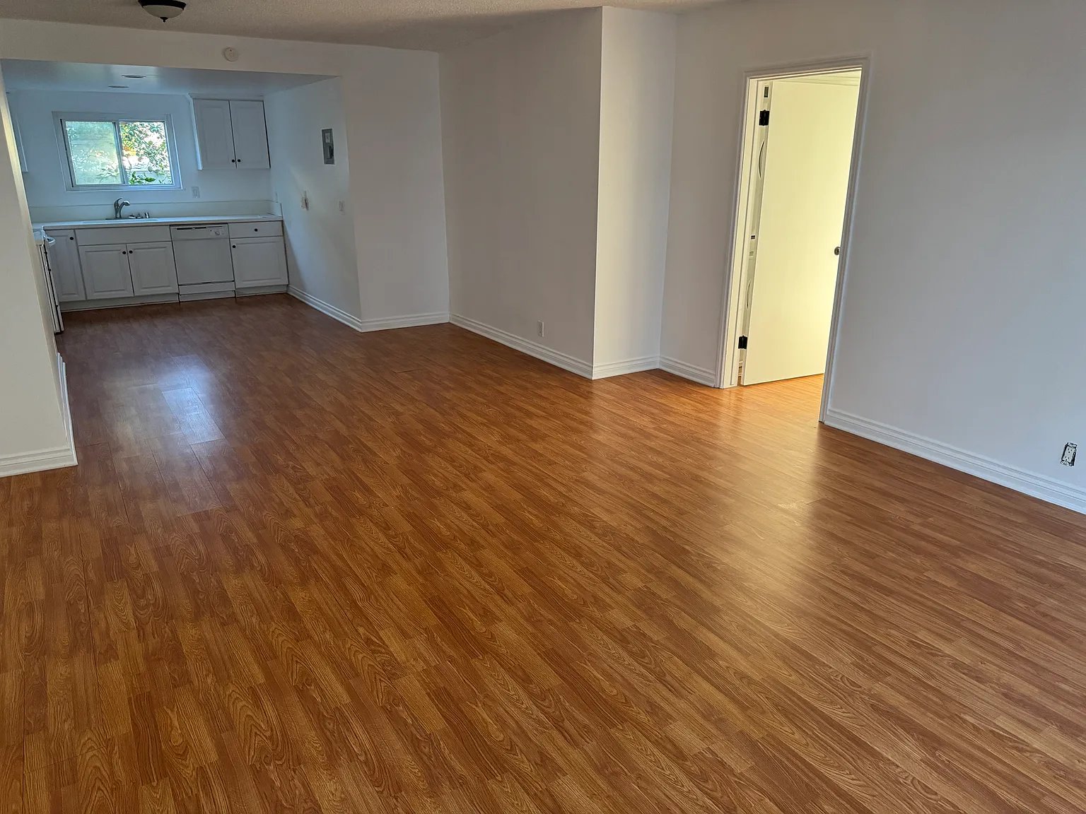 1 bed, 900 sqft, $2,600 — Photo 3