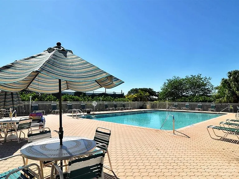9641 Castle Point Dr #1225 — Photo 32