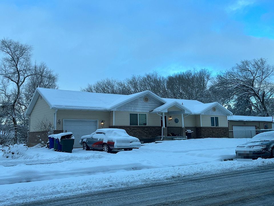 2nd image of 165 S Pingree Ave