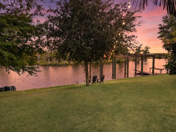 216 Berwick Dr, Bridge City, TX 77611