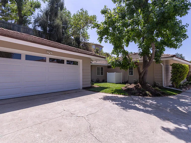 555 Paulette Pl — Photo 40