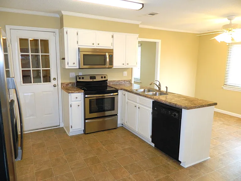 635 Clinton Way W — Photo 12