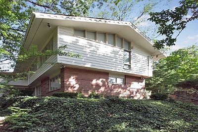 2nd image of 300 W 246th St