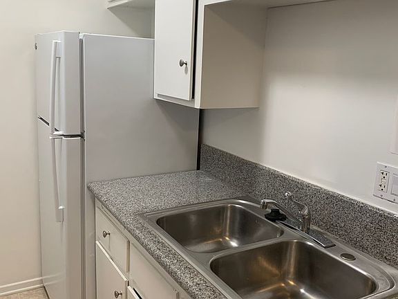 4th image of 1502 Wellesley Ave #8-107