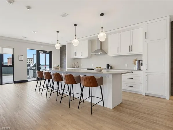 50 Grand Ave S #1802, Cambridge, ON N1S 0C2