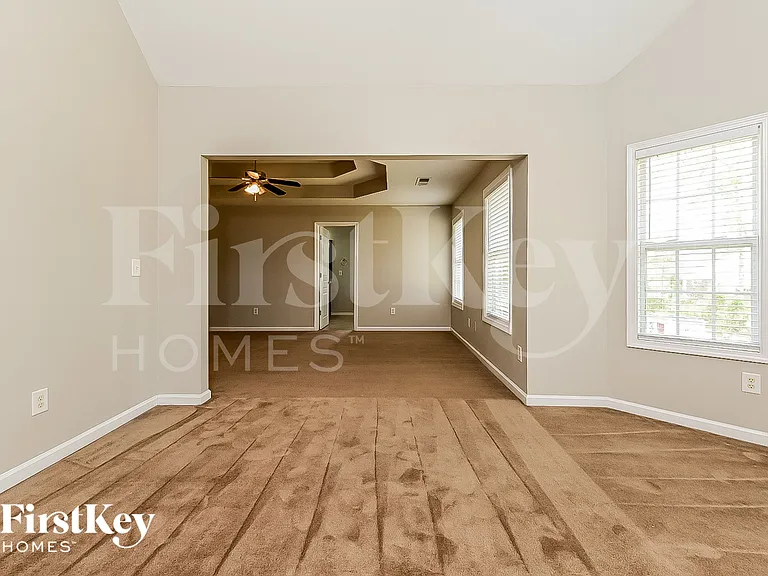 821 Harrison Dr — Photo 8