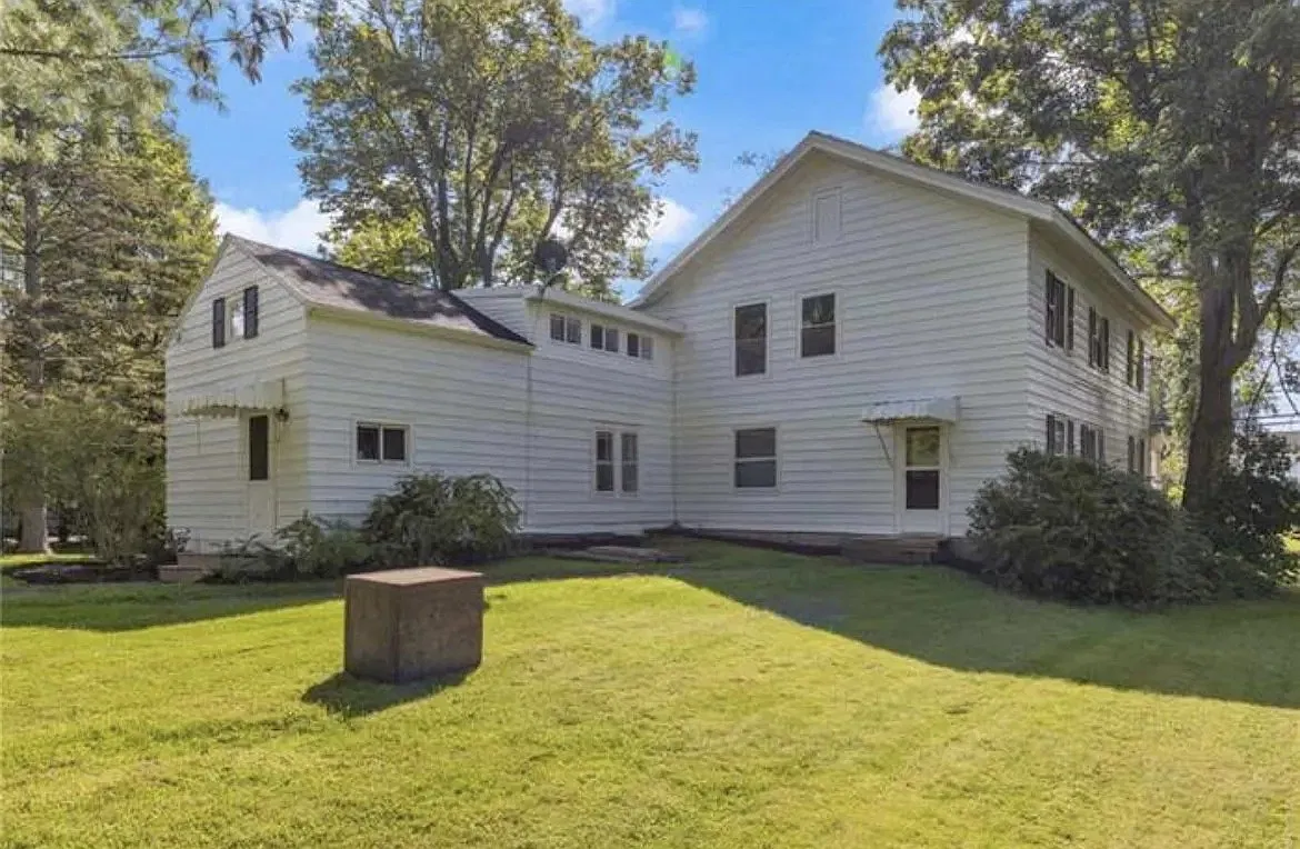 3 bed, 1.5 bath, 1400 sqft, $2,200 — Photo 2