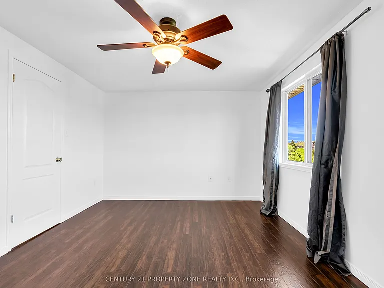 75 Benjamin Cres — Photo 23