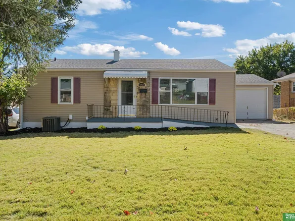 4055 Vernon Ave, Omaha, NE 68111