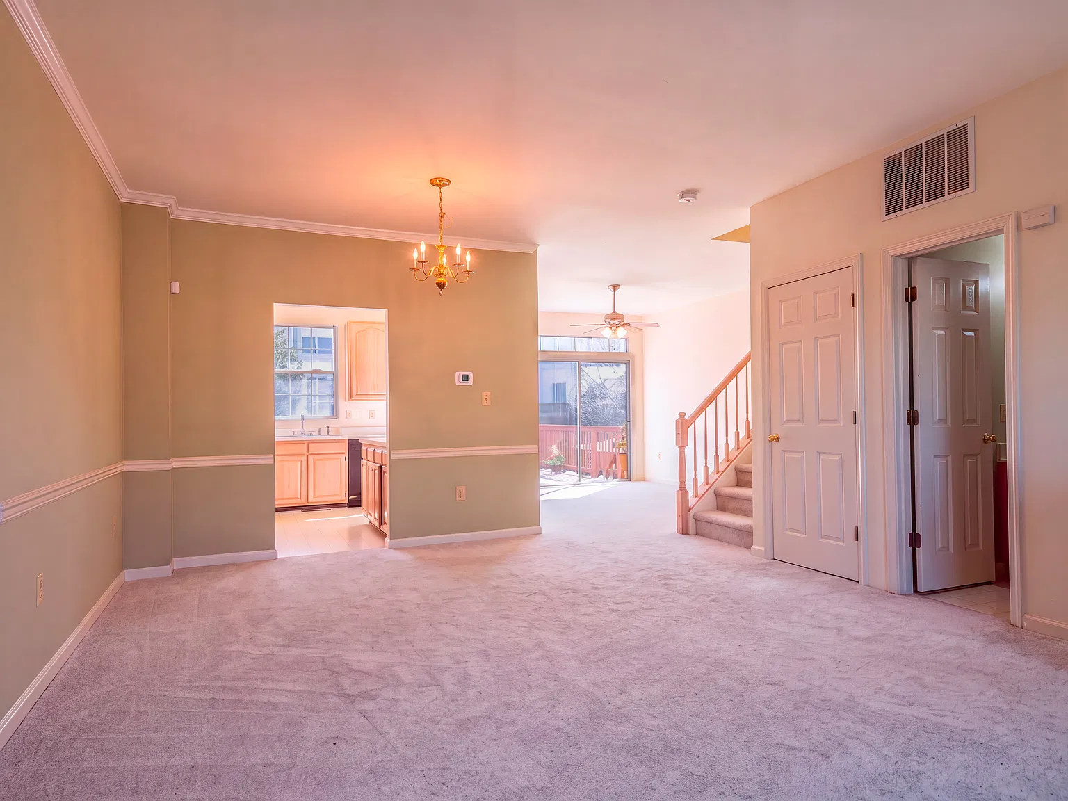 3 bed, 2080 sqft, $2,900 — Photo 4