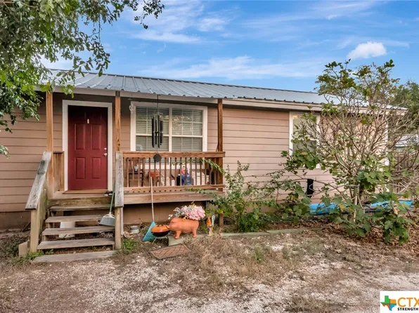 738 W Franklin St, Goliad, TX 77963