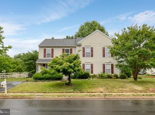 35912 Carriage Hill Dr, Round Hill, VA