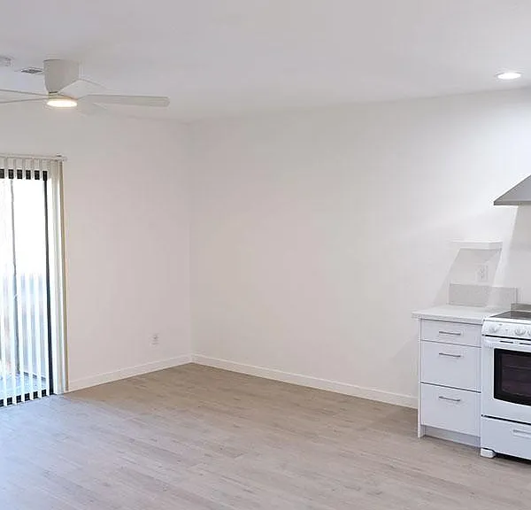 3295 C St — Photo 2