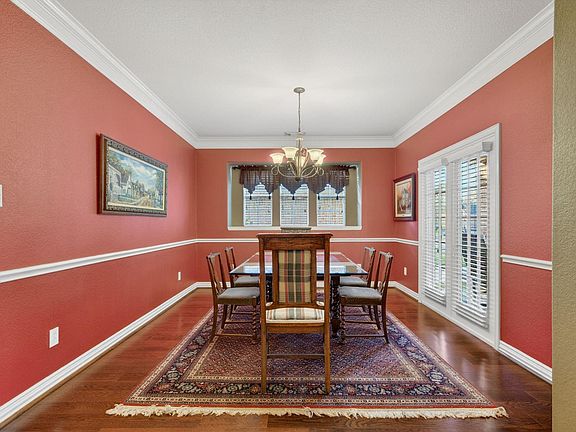 5th image of 194 Maple Grove Dr