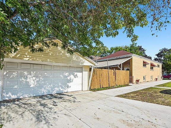 3rd image of 3458 W 72nd Pl