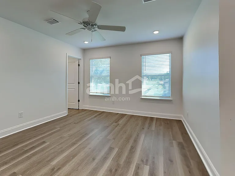 519 Armstrong Curv — Photo 8