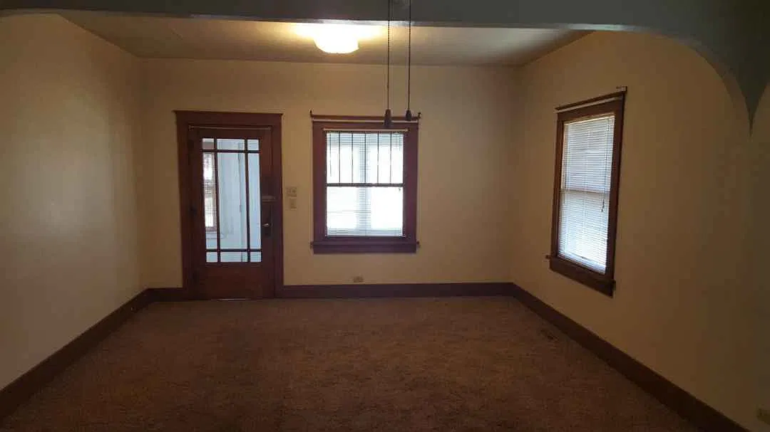 406 S Chicago Ave — Photo 3