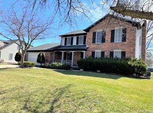 1299 Heatherwoode Rd, Flint, MI 48532