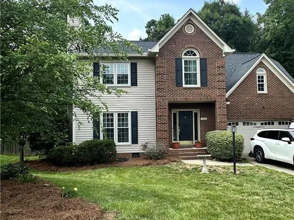 1923 Treyburn Ln, High Point, NC 27265