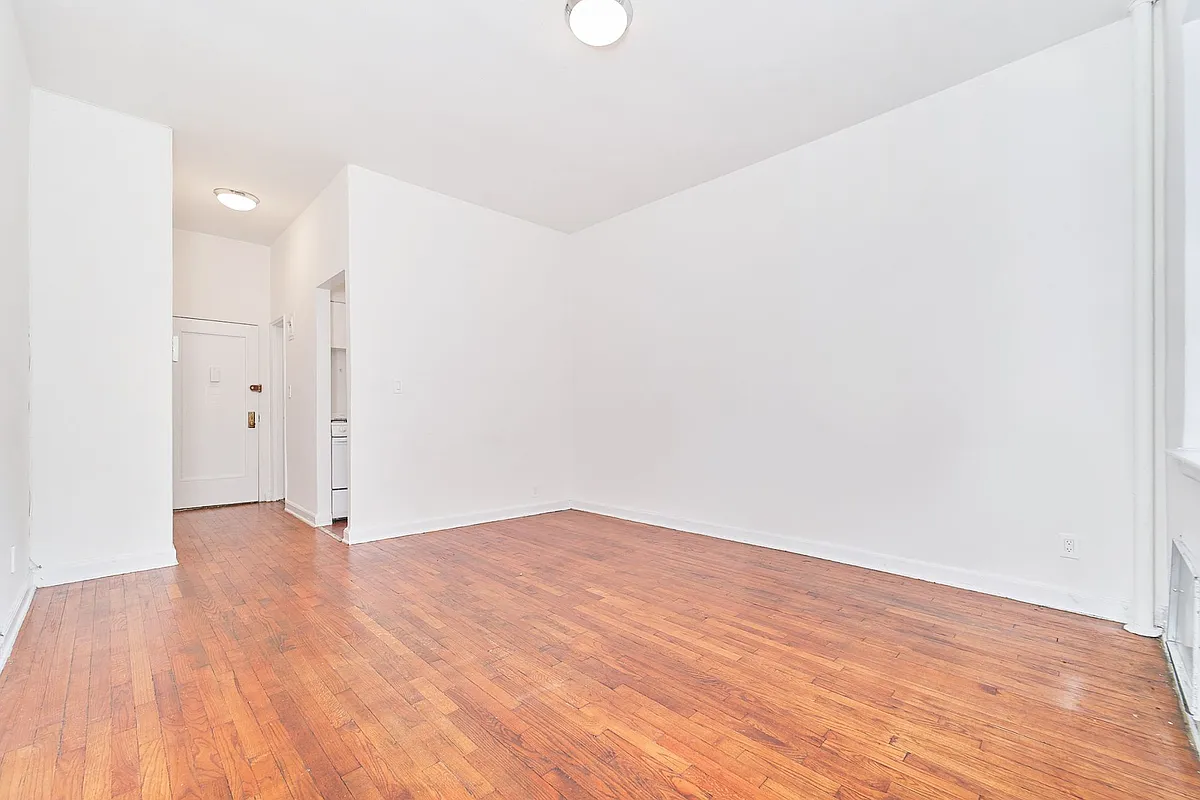 Building Photo - 400 W 45th St #5E