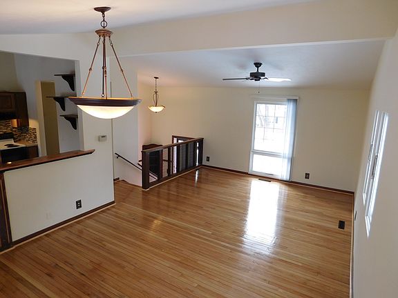3rd image of 400 Glenhaven Dr