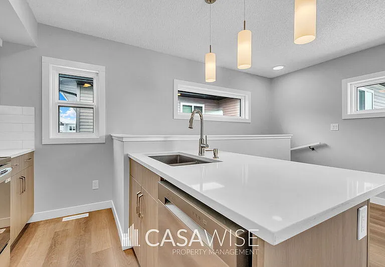 1057G Berg Pl — Photo 4