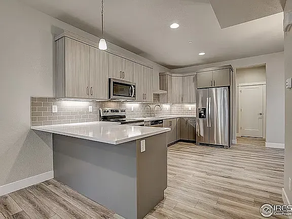 4 bed, 3.5 bath, 2100 sqft, $3,150 — Photo 4