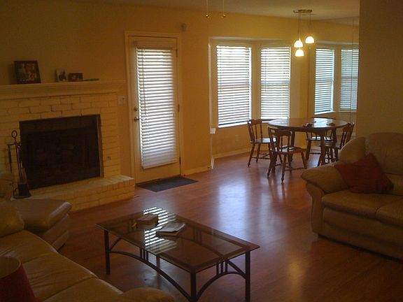 Cozy living room w/fireplace