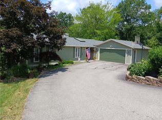 272 Oakmont Dr, Belpre, OH 45714