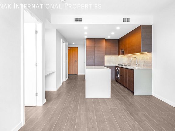 3rd image of 2108 Gilmore Ave #4808