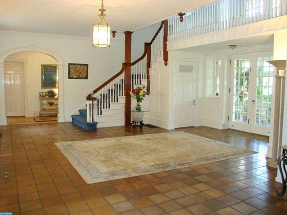 4th image of 210 White Tail Ln