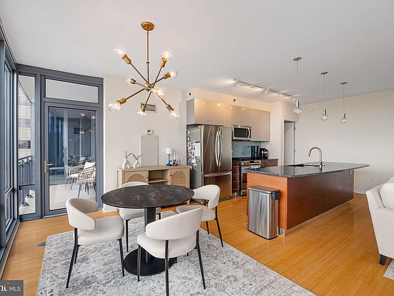 4th image of 2101 Market St Unit 1401