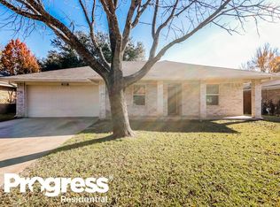 4900 Chickadee Dr, Balch Springs, TX 75180