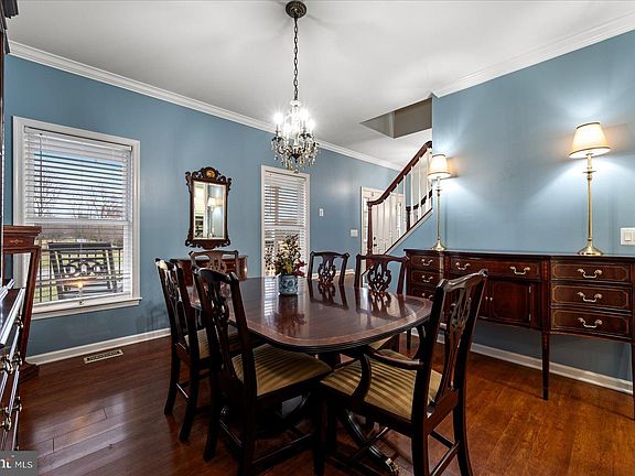 5th image of 978 Old Charles Town Rd