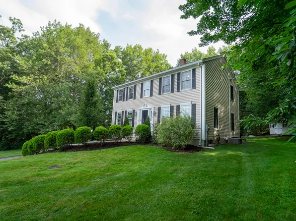 10 Hillside Ave, Clinton, MA 01510